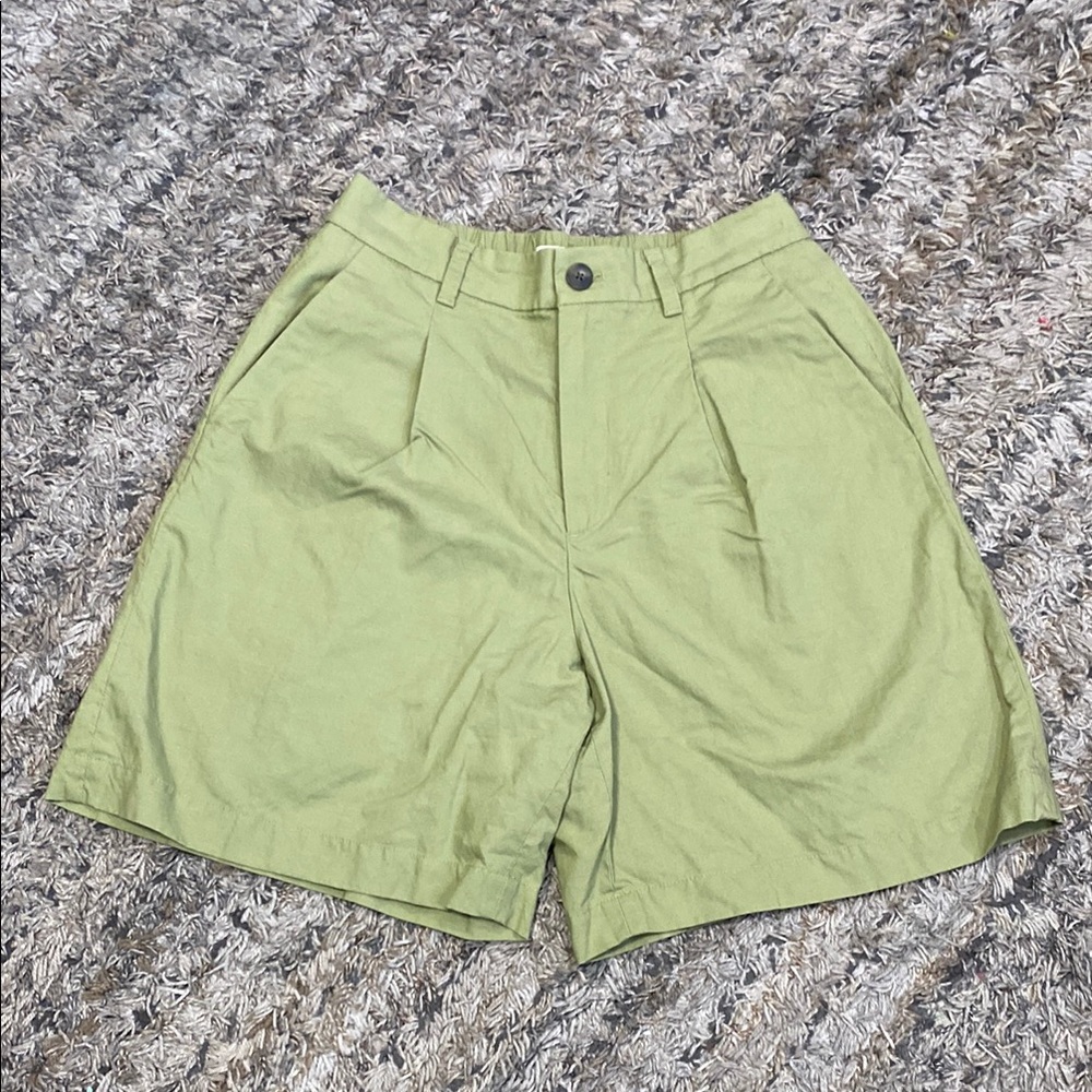 Uniqlo high waisted pleated front shorts sz S 26/27 waist linen blend green